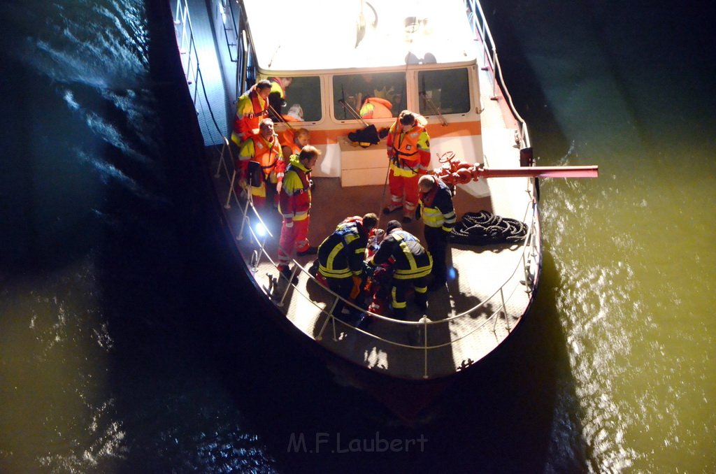 Einsatz BF Hoehenretter Koelner Seilbahn Hoehe Zoobruecke P2562.JPG